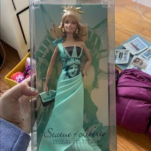 Collector Barbie - Statue of Liberty